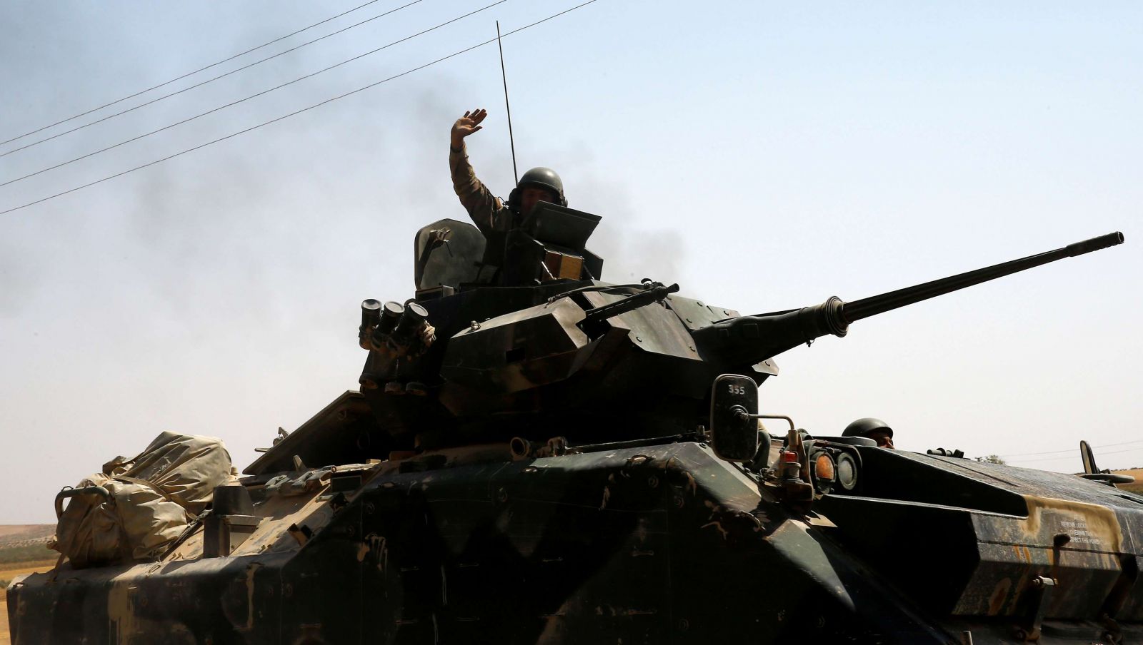 قوات تركية تتقدم داخل الأراضي السورية (أ.ف.ب)