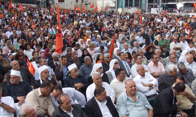 حشود في الناصرة تتضامن مع الدكتور عزمي بشارة
