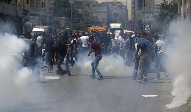 الاحتلال يغلق الضفة والقطاع ويشن حملة اعتقالات بعد مواجهات