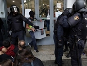 الشرطة تغلق صناديق اقتراع خلال استفتاء انفصال كاتالونيا (أ ف ب)