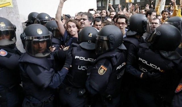 مواجهات في كاتالونيا: 337 مصابًا إثر مواجهات مع الشرطة 