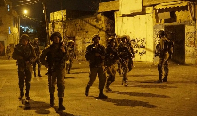 الاحتلال يعتقل 6 فلسطينيين بالضفة ويفجر منزلا بالدوحة 
