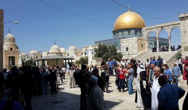 الأوقاف تدعو العرب لزيارة القدس وحماية الأقصى 