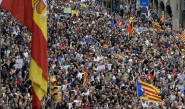 كاتالونيا: مئات الآلاف يطالبون بخروج قوات الاحتلال