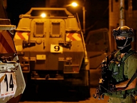 الاحتلال يعتقل 6 فلسطينيين ويصادر أسلحة وأموالا بالضفة