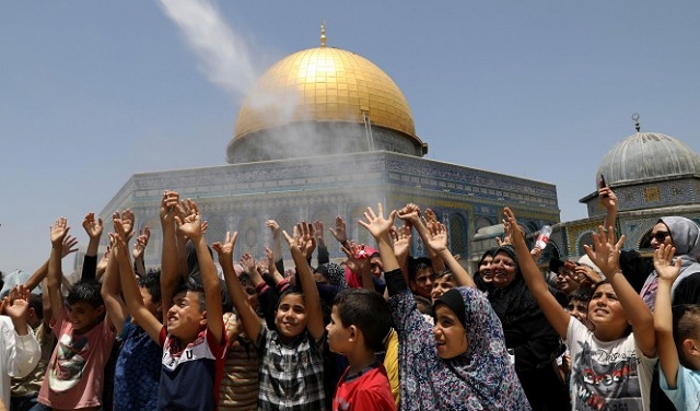 الاحتلال يمنع الأطفال الفلسطينيين من اللعب بساحات الأقصى 