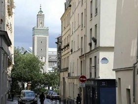 فرنسا تغلق مسجدا في باريس بذريعة "الإرهاب"