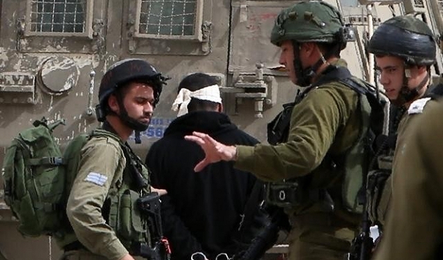 الاحتلال يعتقل 16 فلسطينيا ويصادر أسلحة بالضفة