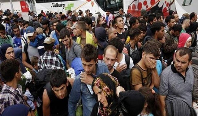 توافق باتحاد ميركل على استقبال 200 ألف لاجئ سنويا