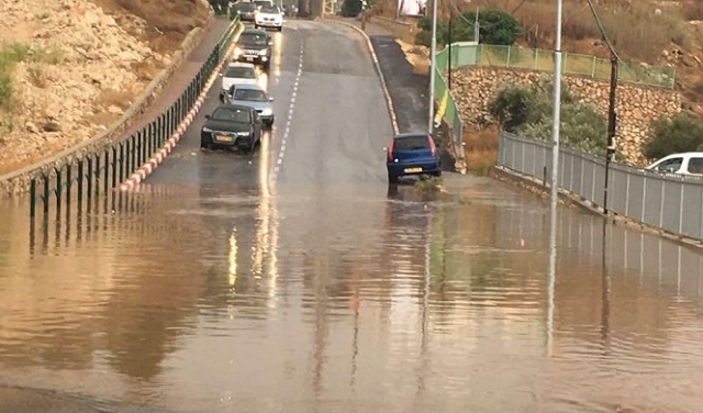 مياه الأمطار تغمر شوارع البلاد
