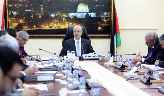 الحكومة الفلسطينية تعلق سفر وزرائها لتكثيف التواجد بغزة