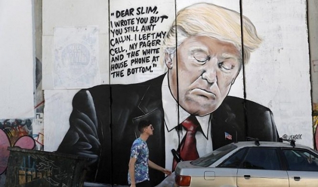 غرافيتي ترامب على جدار الفصل العنصري: ما العلاقة؟