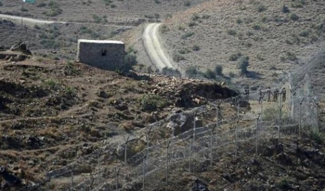 باكستان تبني جدارا على حدودها مع أفغانستان