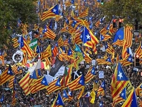 مئات آلالاف يتظاهرون في برشلونة نصرةً للاستقلال