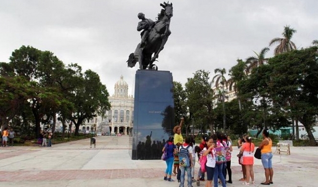 كوبا تكشف النقاب عن تمثال خوسيه مارتي
