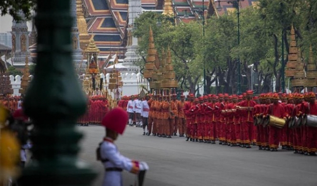 250 ألف شخص يشيعون ملك تايلاند للمحرقة الذهبية