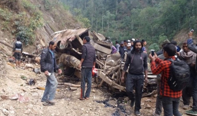 نيبال: مصرع 31 في انزلاق حافلة إلى نهر تريشولي
