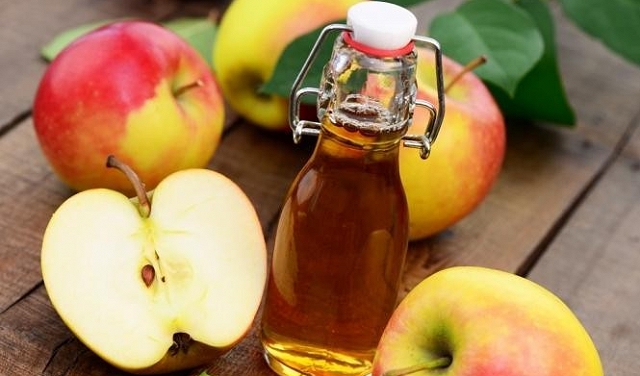 غسل التفاح بالماء لا ينظفه من المبيدات