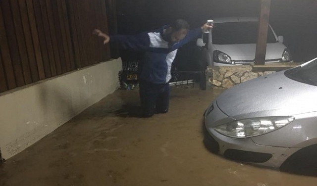 مجد الكروم: مياه الأمطار تغمر منازل والأهالي يتذمرون