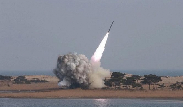 الدفاع السعودي يعترض صاروخا باليستيا شمال العاصمة