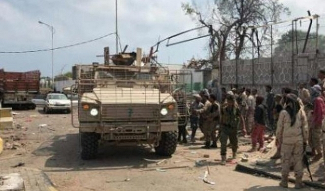 مقتل 23 جنديا بعدن والتحالف يغلق المنافذ اليمينة