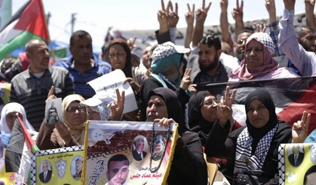 غزة: وقفة لذوي الأسرى دعمًا لأبنائهم في سجون الاحتلال