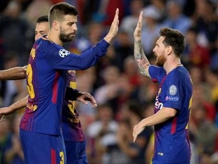 برشلونة يتحرك لتمديد عقده نجمه