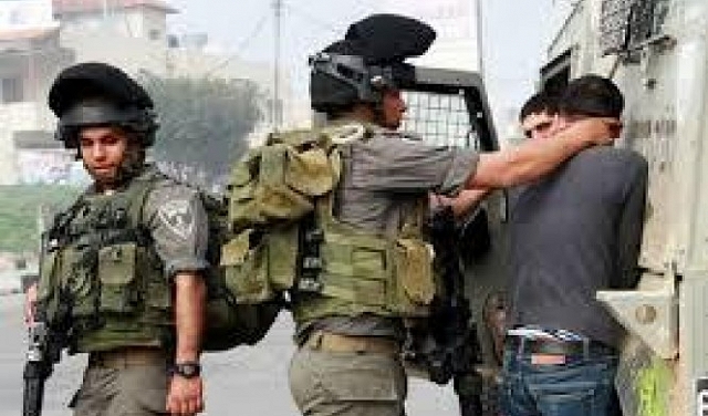 الاحتلال يعتقل فلسطينيا بزعم نبيته تنفيذ عملية طعن