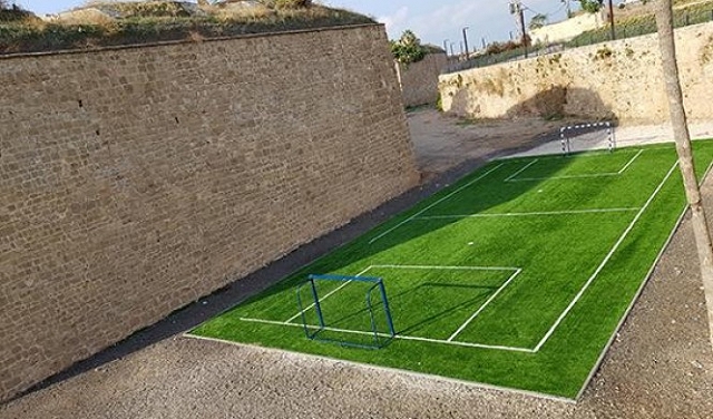 عكا: تجهيز ملعب كرة قدم إضافي بالعشب الاصطناعي