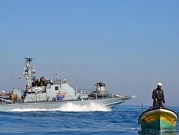 الاحتلال يستهدف مراكب الصيادين ويعتقل فلسطيني تجاوز حدود غزة