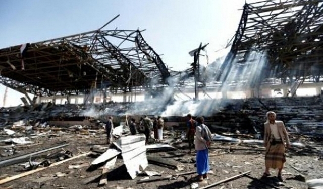 طائرات التحالف السعودي تدمر مبنى وزارة الدفاع في صنعاء