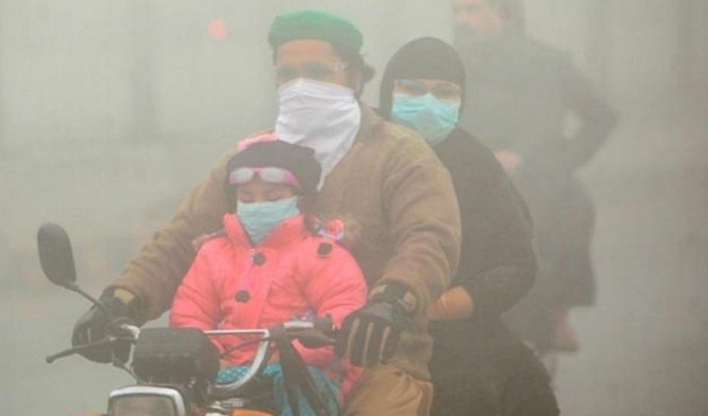 باكستان: 15 ألف شخص يدخلون المستشفيات بسبب الضباب الدخاني