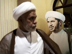 البحرين تحاكم زعيم المعارضة بتهمة "التخابر" مع قطر 