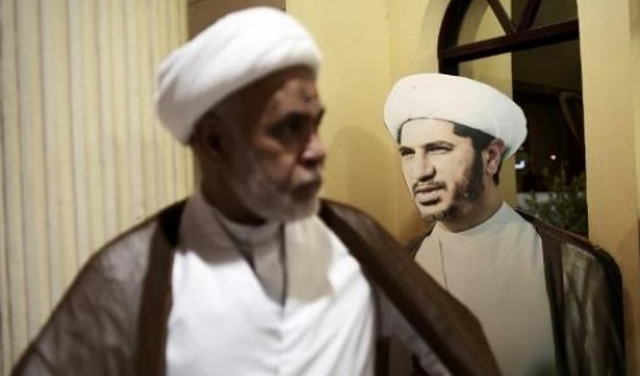 البحرين تحاكم زعيم المعارضة بتهمة 