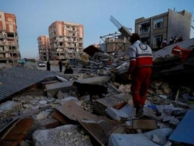 ارتفاع عدد قتلى الزلزال بإيران إلى 328