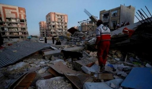ارتفاع عدد قتلى الزلزال بإيران إلى 328