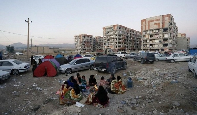 سكان حلبجة ينامون في العراء بعد أن جردهم الزلزال من بيوتهم
