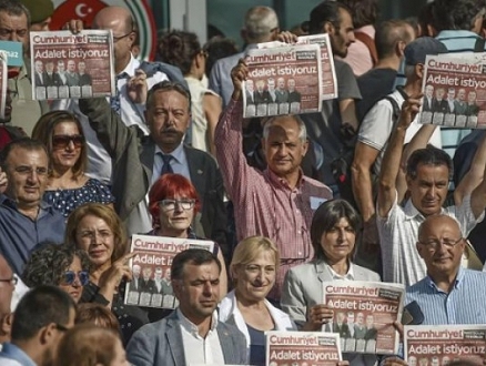 تركيا: ثلاثة أعوام سجن لرئيس تحرير موقع "جمهورييت"