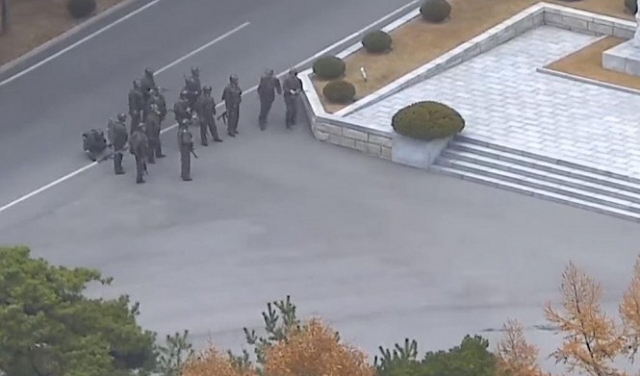 فيديو: جندي كوري شمالي ينشق ويدخل إلى الجنوبية تحت الرصاص