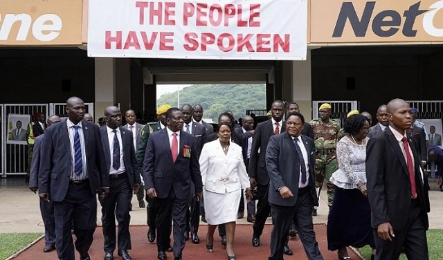 إمرسون منانغاغوا يؤدي اليمين رئيسا لزيمبابوي
