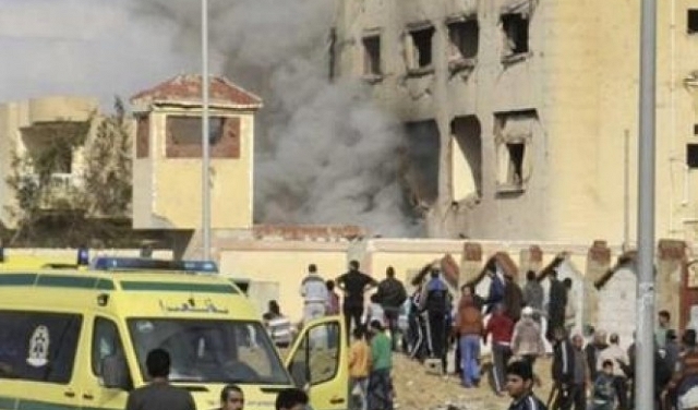سيناء: ارتفاع عدد ضحايا التفجير إلى 235 قتيلًا و130 جريحًا