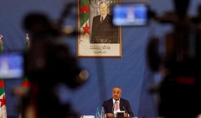 أغلبية للحزبين الحاكمين بالجزائر  في انتخابات فاترة