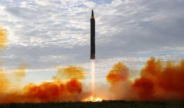 كوريا الشمالية تطلق صاروخا بالستيا