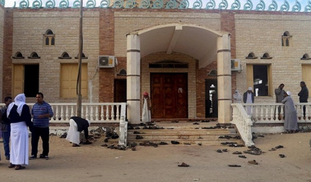 أول إقامة لصلاة الجمعة في مسجد الروضة بعد الهجوم الإرهابي