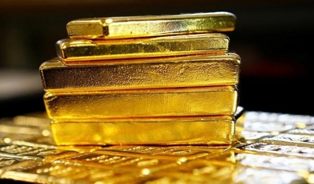 الذهب يرتفع والدولار يتراجع مترقبًا قانون 