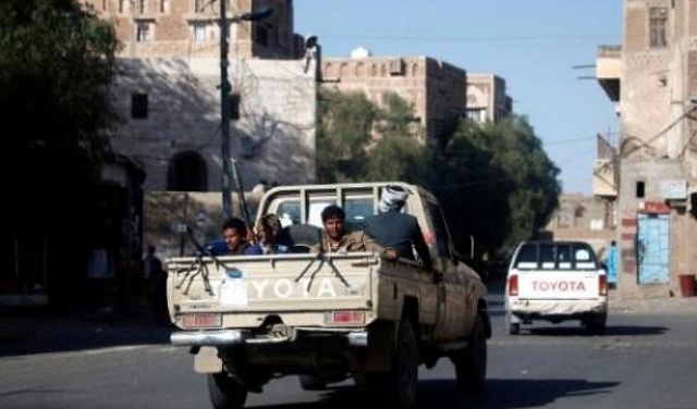 المعارك تمتد لخارج صنعاء وهادي يعفو عمن يقاطع الحوثيين  