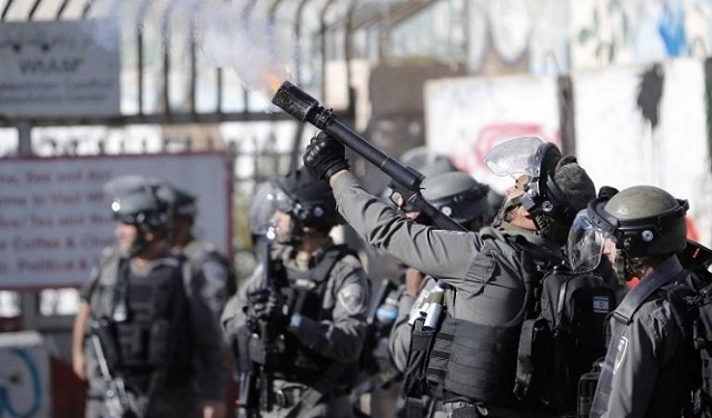 الشرطة الإسرائيلية تستخدم قنابل مسيلة للدموع لتفريق المتظاهرين