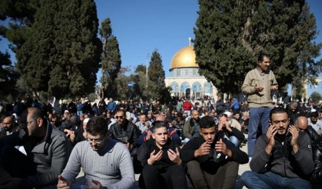 27 ألف فلسطيني أدوا صلاة الجمعة بالأقصى