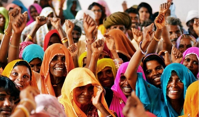 الهند توسع مشروعا للحث على زواج الطوائف المختلفة