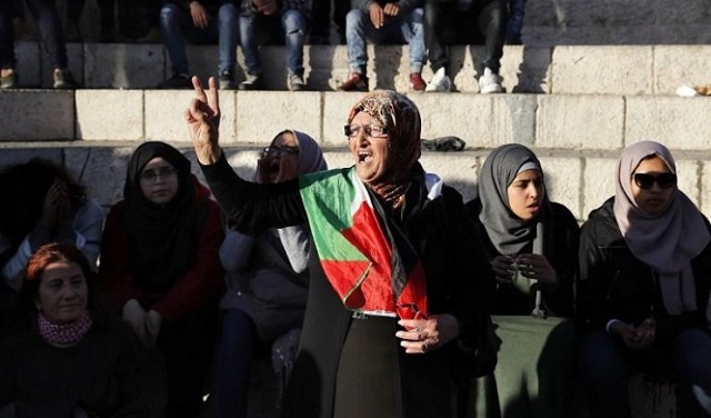 الاحتلال يفض اعتصامًا بالقوة في باحة باب العامود